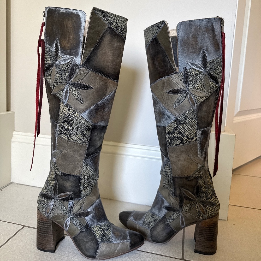 Beautiful freebird zip up heeled boots